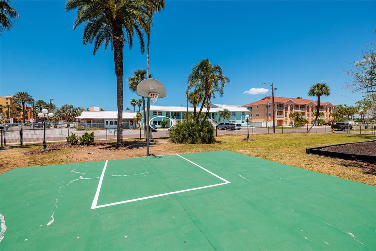 10 164TH AVENUE — photo 25 of 38
