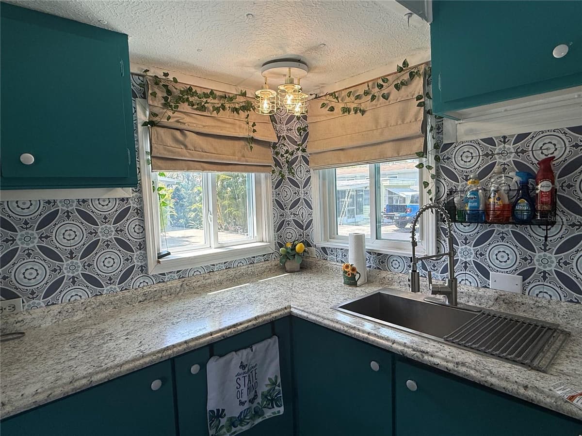 7703 AUDRY LANE — photo 5 of 25