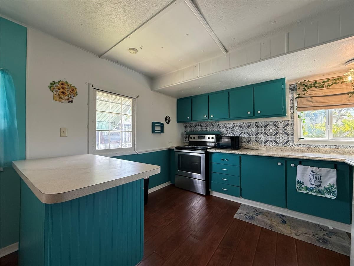 7703 AUDRY LANE — photo 4 of 25