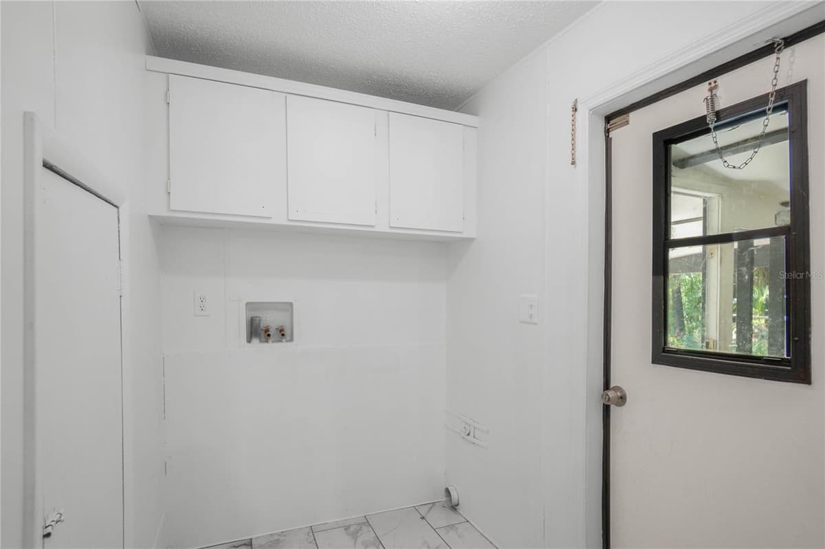 6550 DEBRA AVENUE — photo 14 of 44