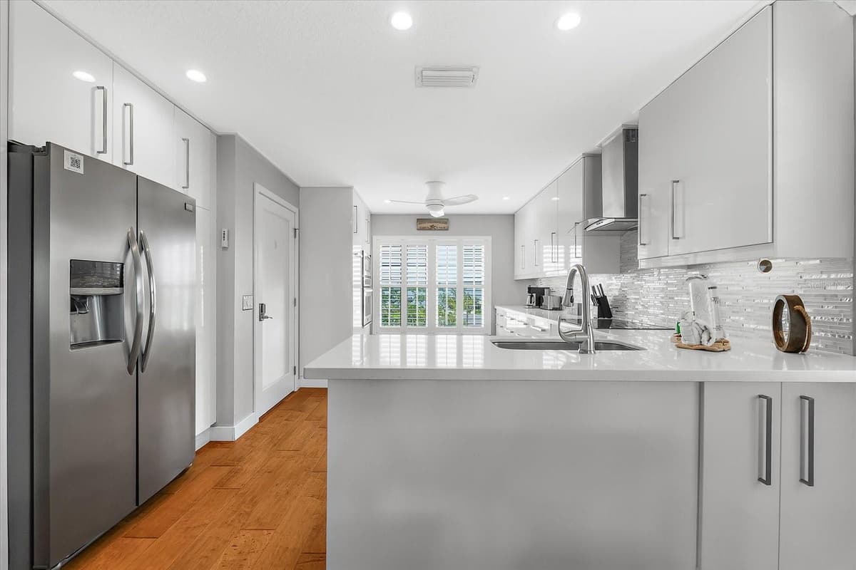 2300 AVENUE B — photo 13 of 70