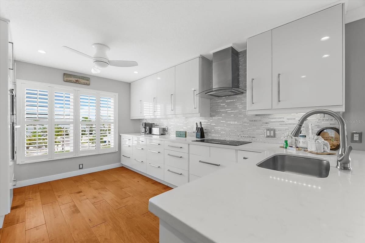 2300 AVENUE B — photo 11 of 70