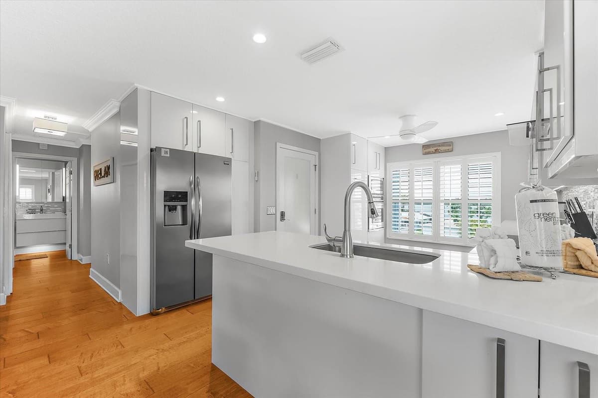2300 AVENUE B — photo 10 of 70