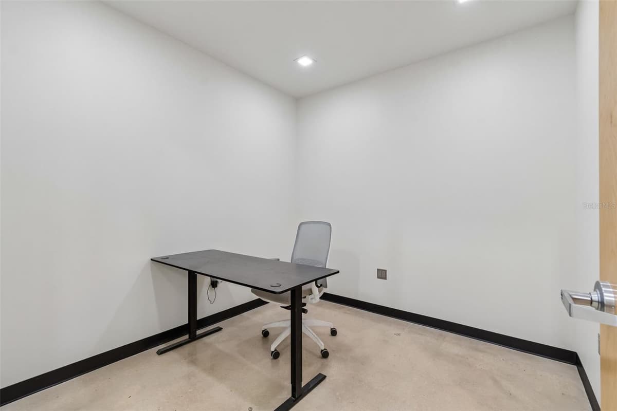 15552 US 301 — photo 25 of 27