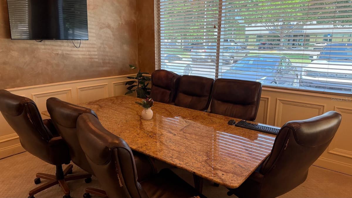 7901 KINGSPOINTE PARKWAY — photo 5 of 15