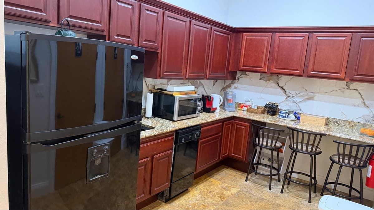 7901 KINGSPOINTE PARKWAY — photo 11 of 15