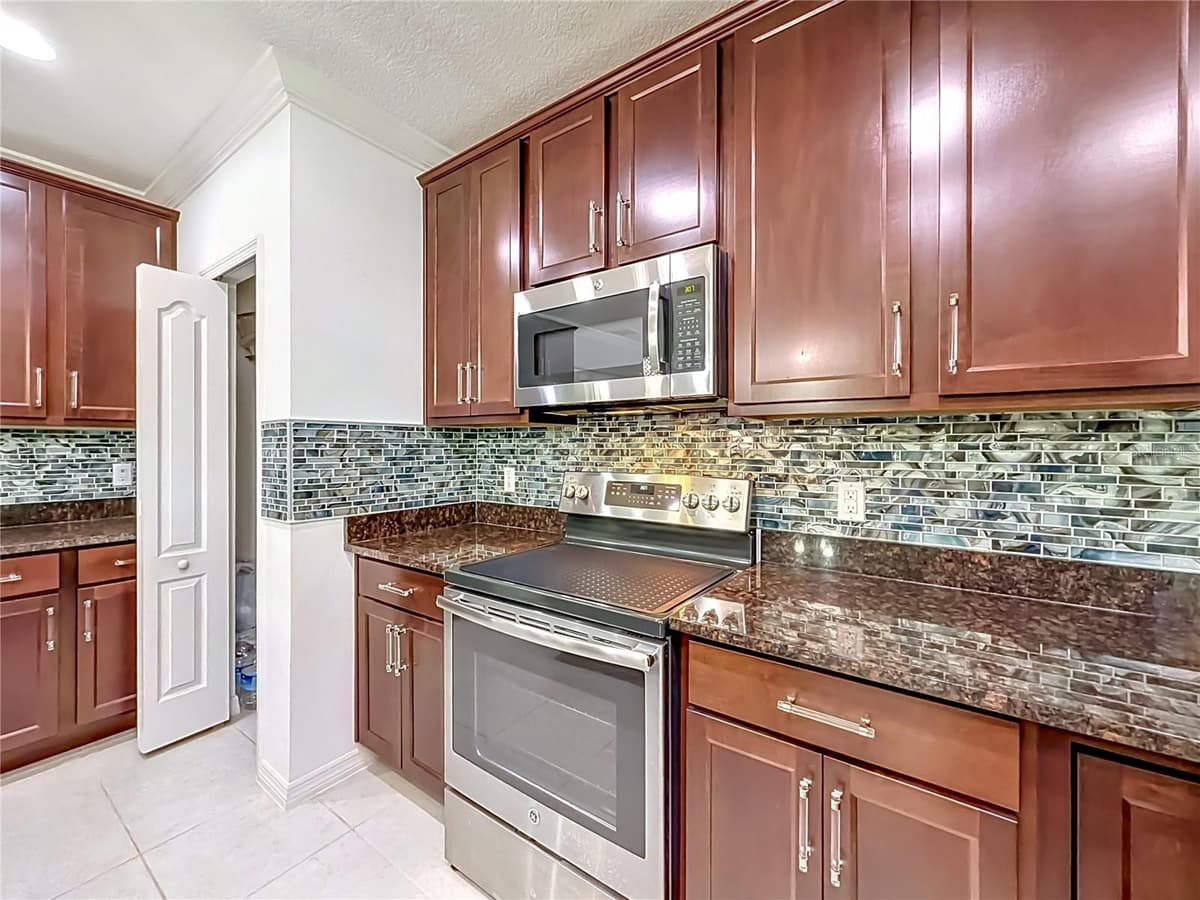 15523 GEMINI DRIVE — photo 32 of 81