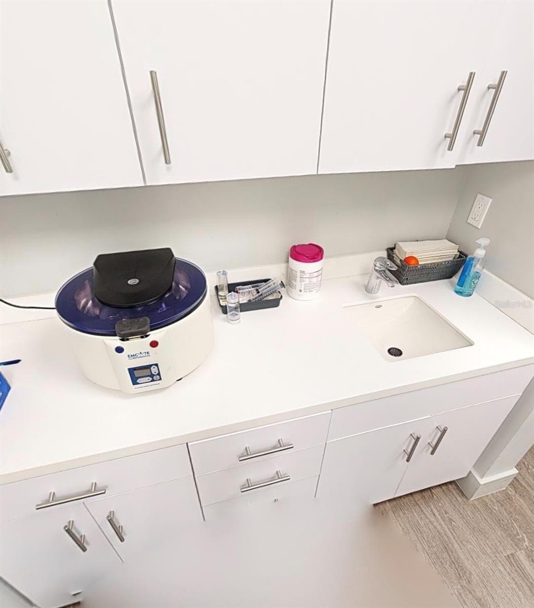 2555 76TH STREET — photo 5 of 21