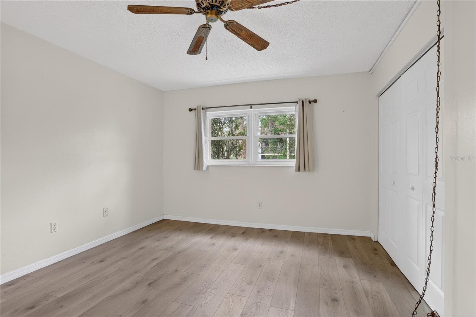 1370 HEATHER RIDGE BOULEVARD — photo 4 of 27