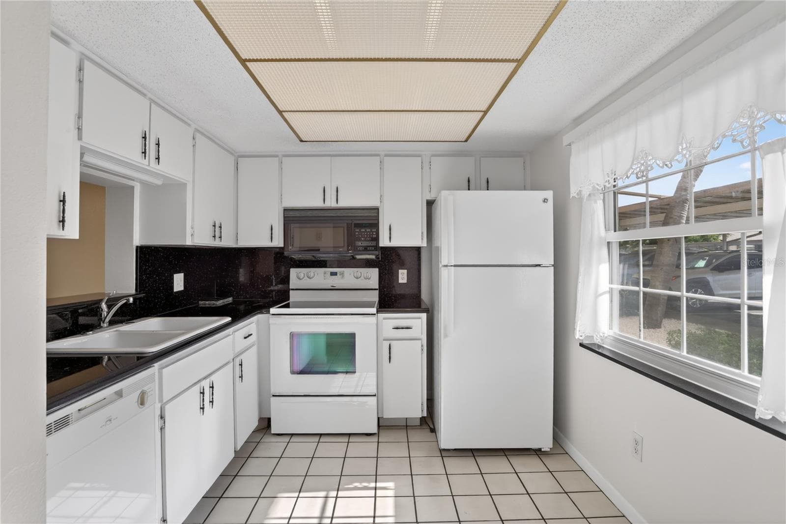 1370 HEATHER RIDGE BOULEVARD — photo 3 of 27