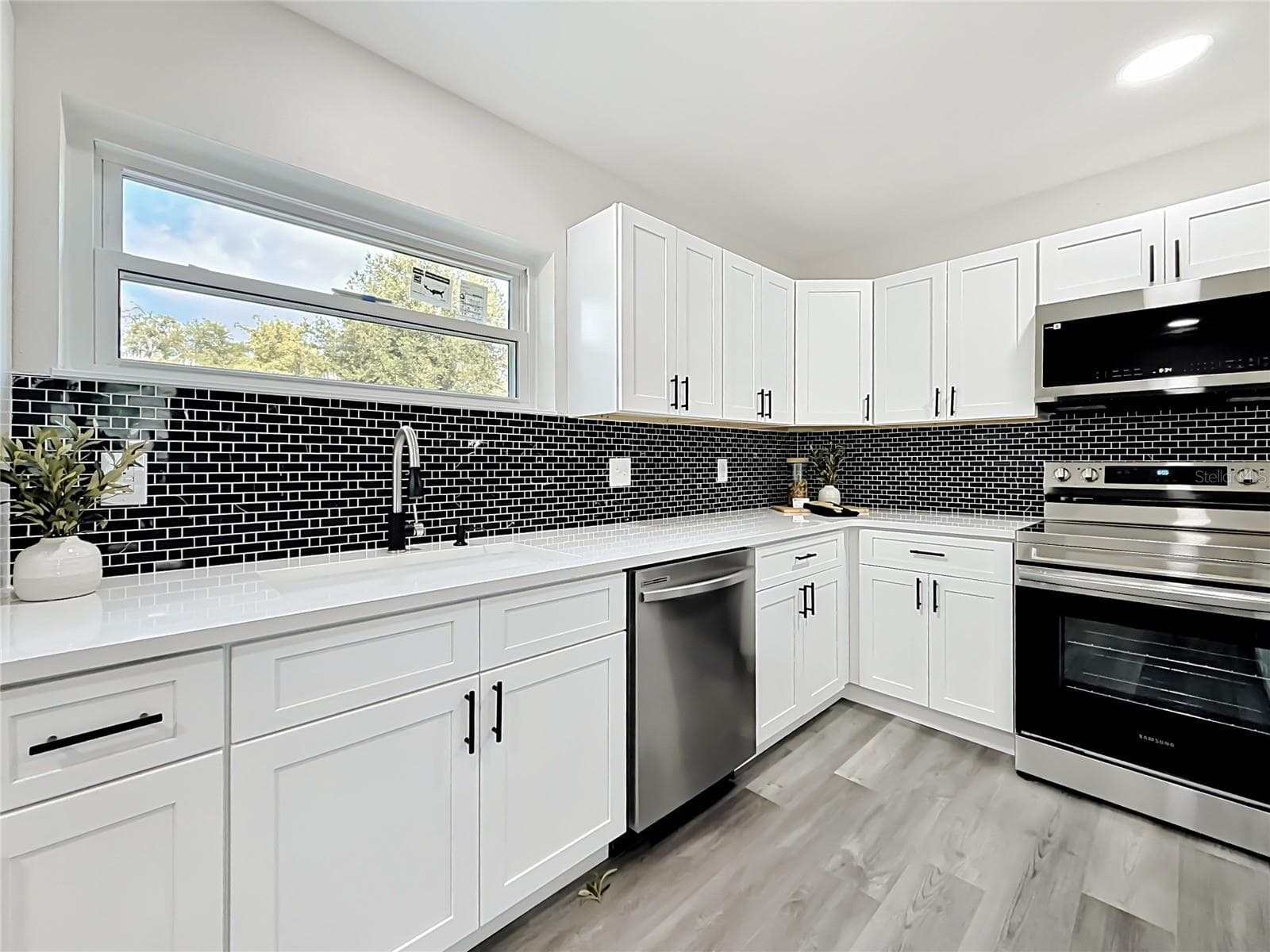 38611 MARSHALL STREET — photo 9 of 43