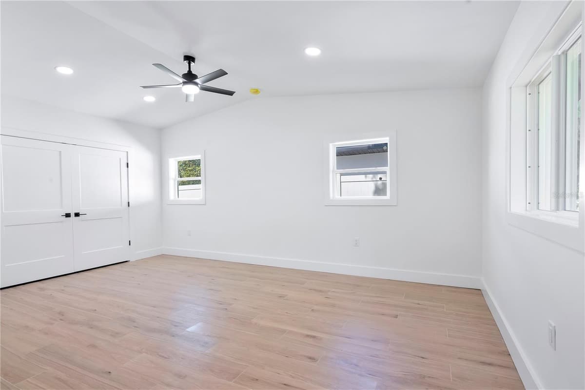 3212 INDIAN DRIVE — photo 19 of 50