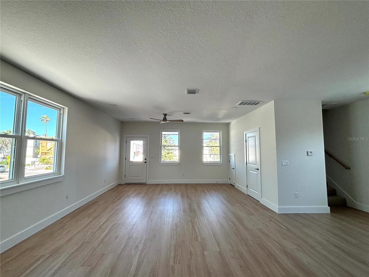 711 GULF BOULEVARD — photo 3 of 19