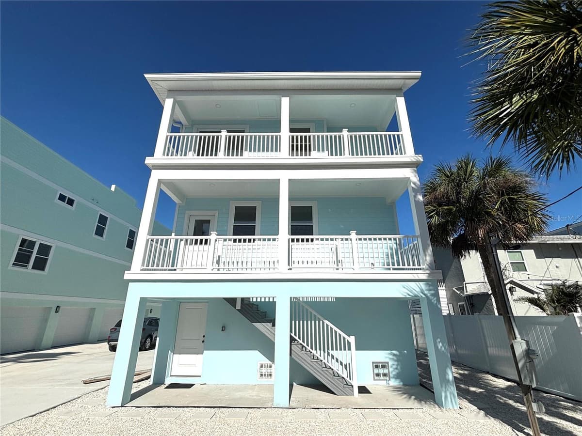 711 GULF BOULEVARD — photo 2 of 19