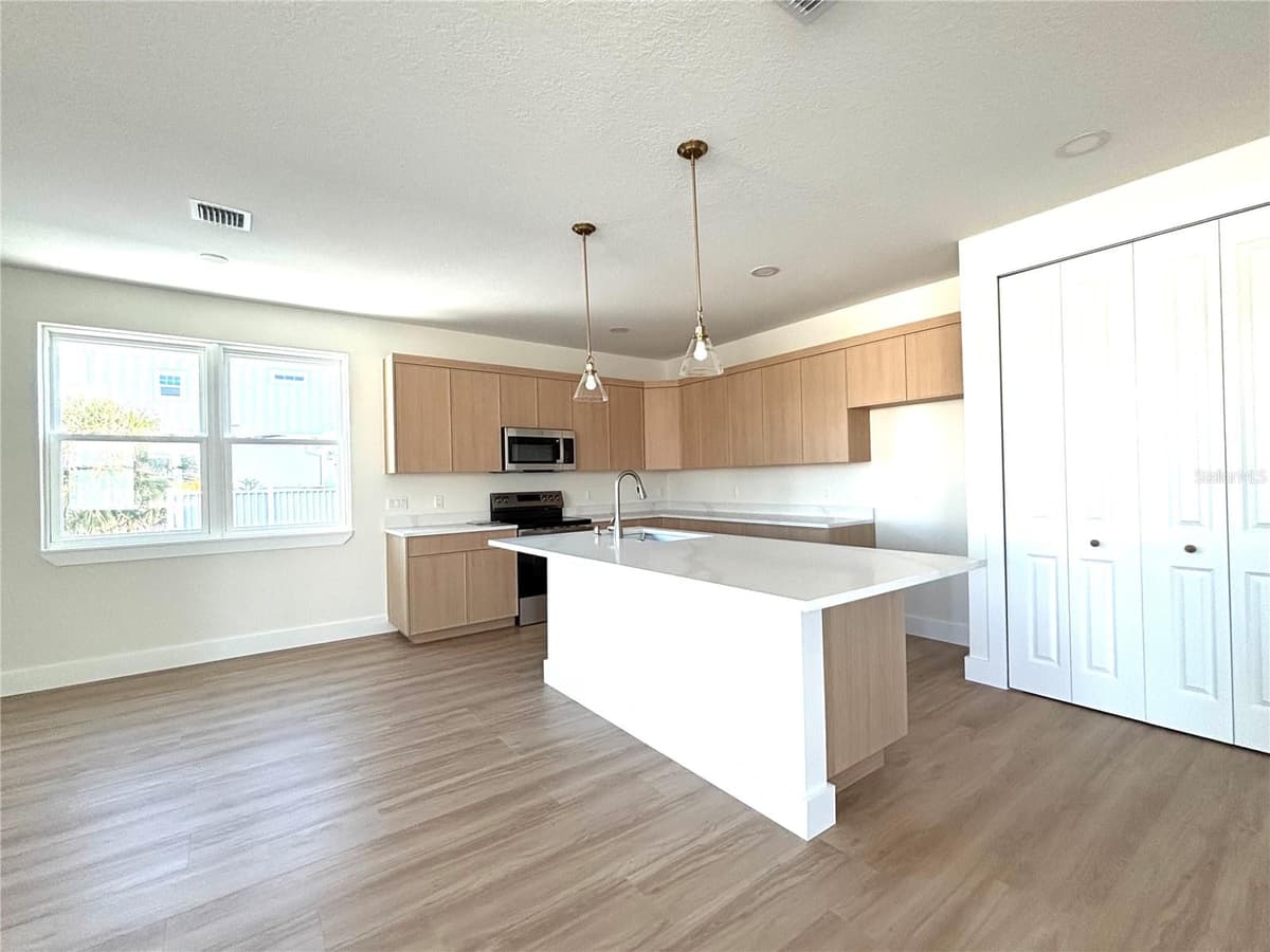 711 GULF BOULEVARD — photo 4 of 19