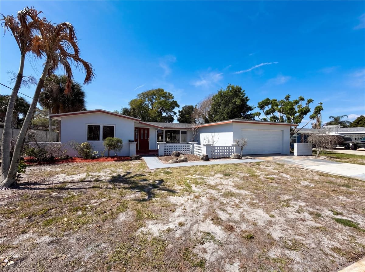 406 SKYLARK BOULEVARD — photo 8 of 35