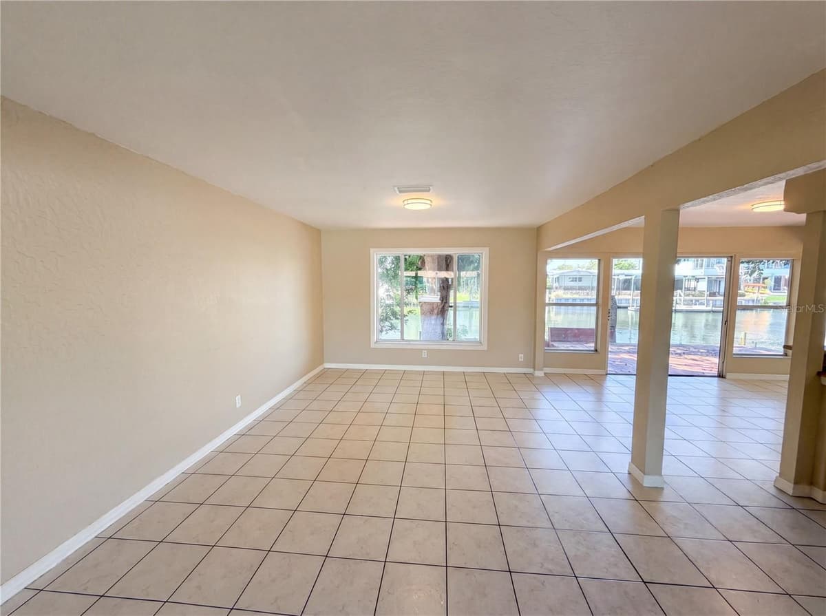406 SKYLARK BOULEVARD — photo 11 of 35