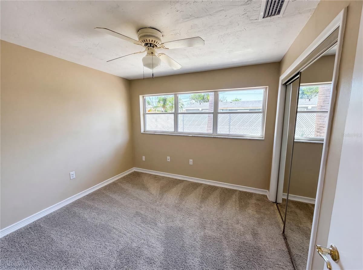 406 SKYLARK BOULEVARD — photo 21 of 35