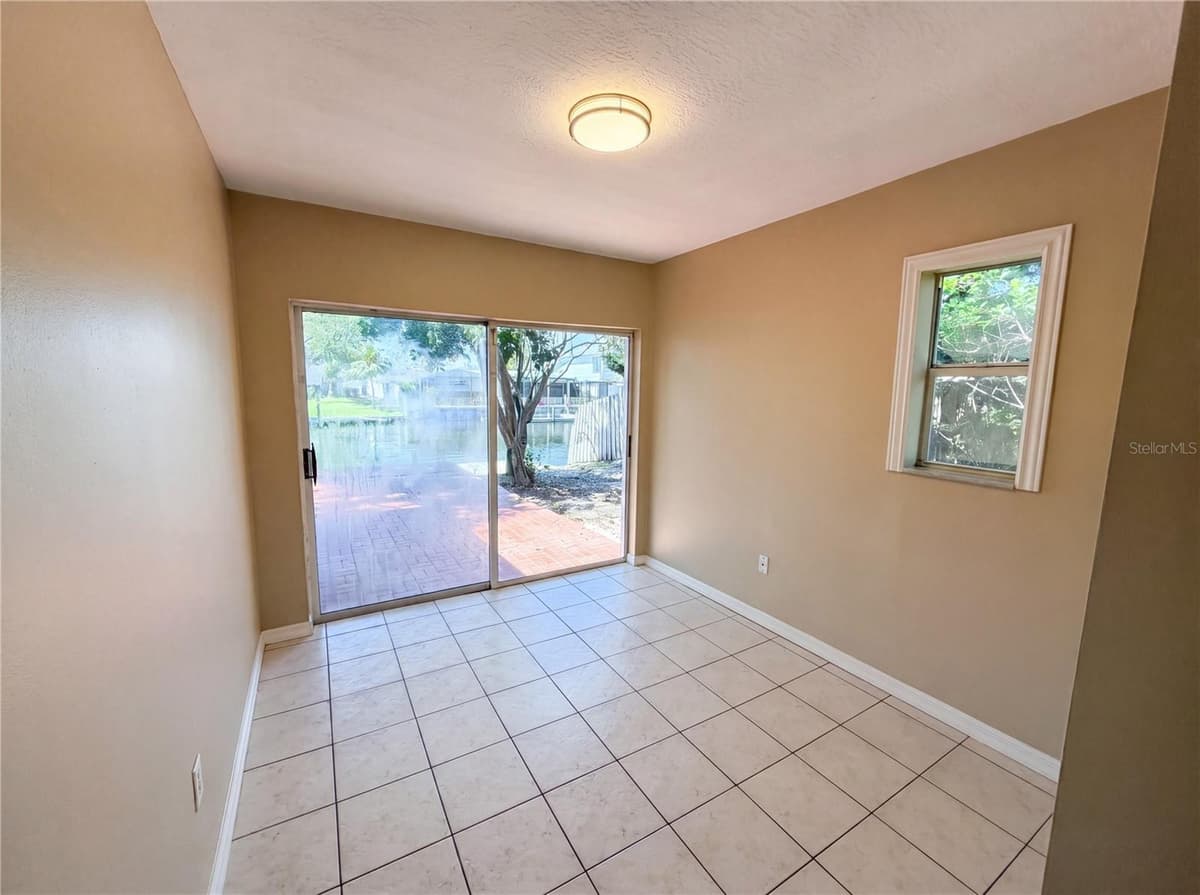 406 SKYLARK BOULEVARD — photo 13 of 35