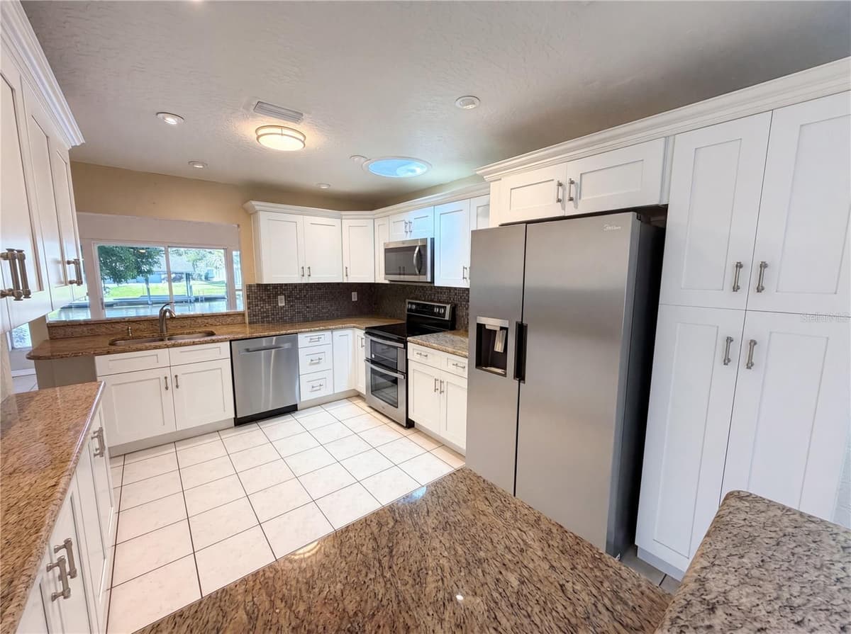 406 SKYLARK BOULEVARD — photo 18 of 35