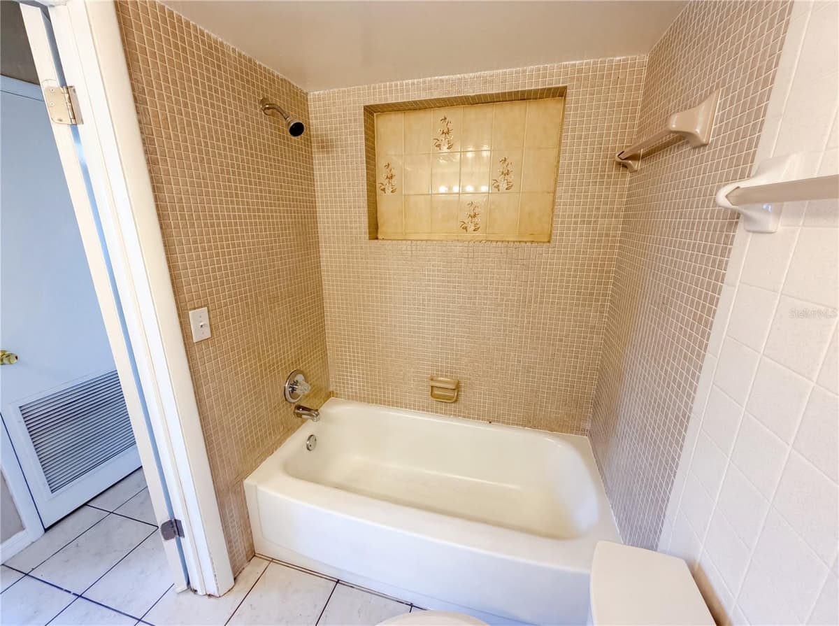 406 SKYLARK BOULEVARD — photo 28 of 35