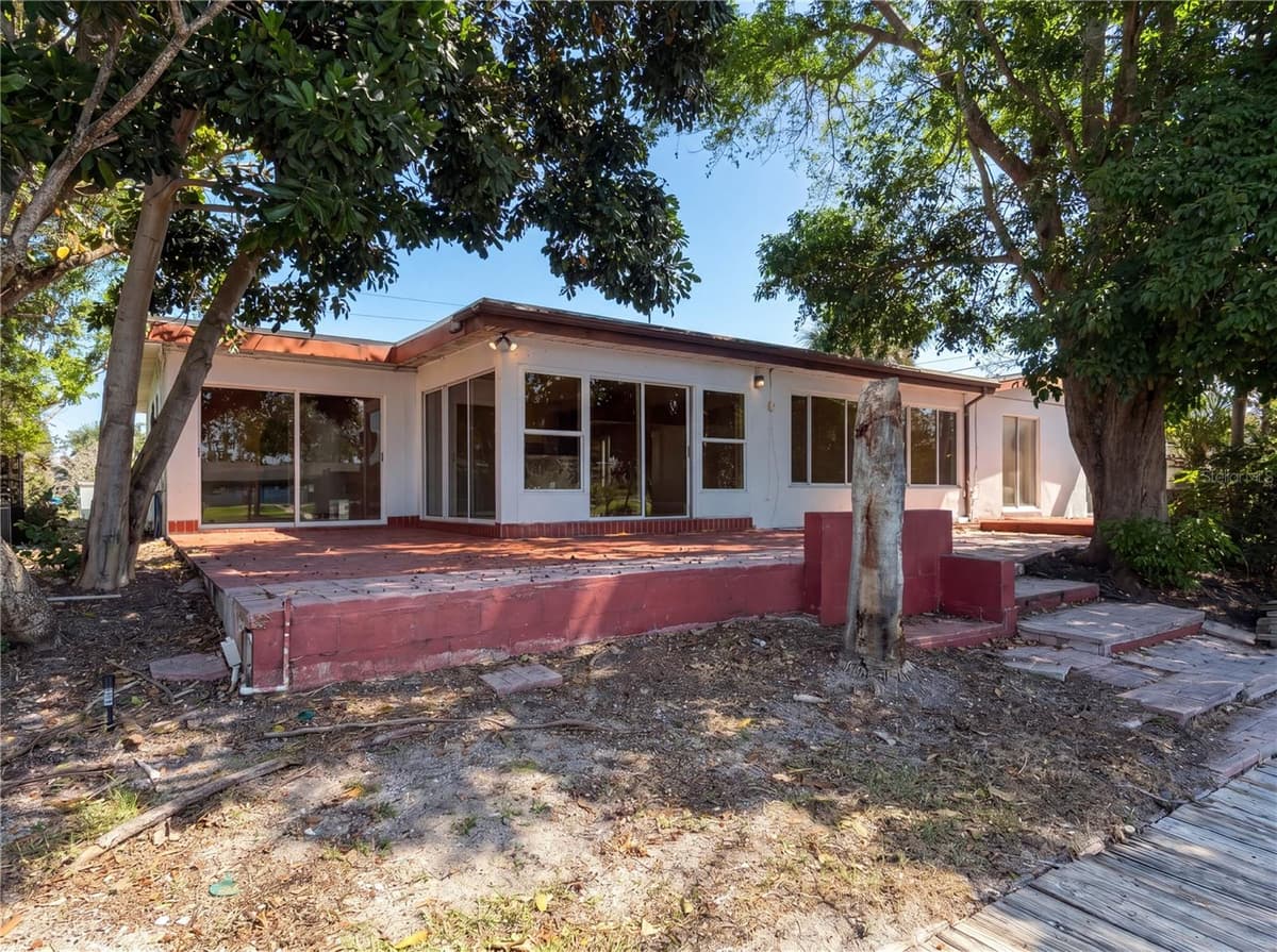 406 SKYLARK BOULEVARD — photo 5 of 35