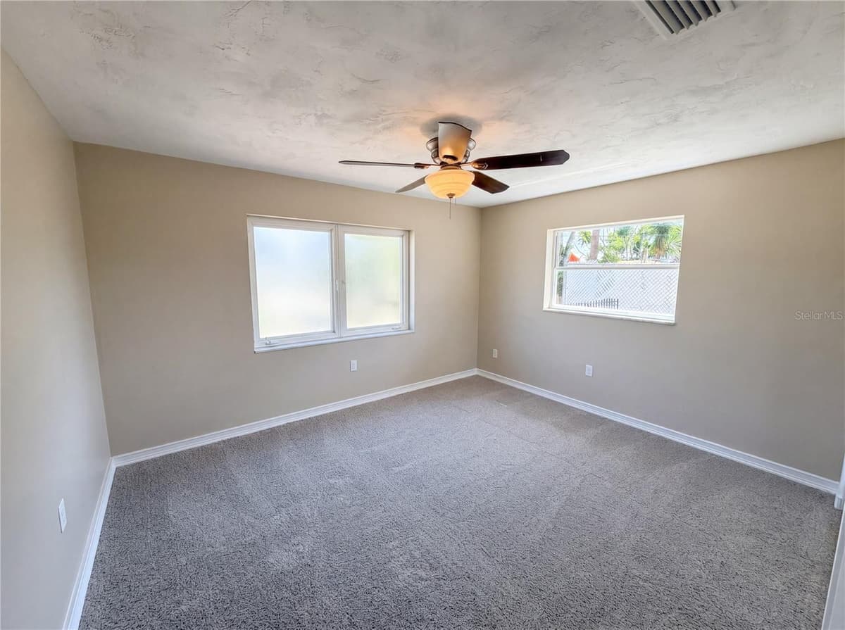 406 SKYLARK BOULEVARD — photo 19 of 35