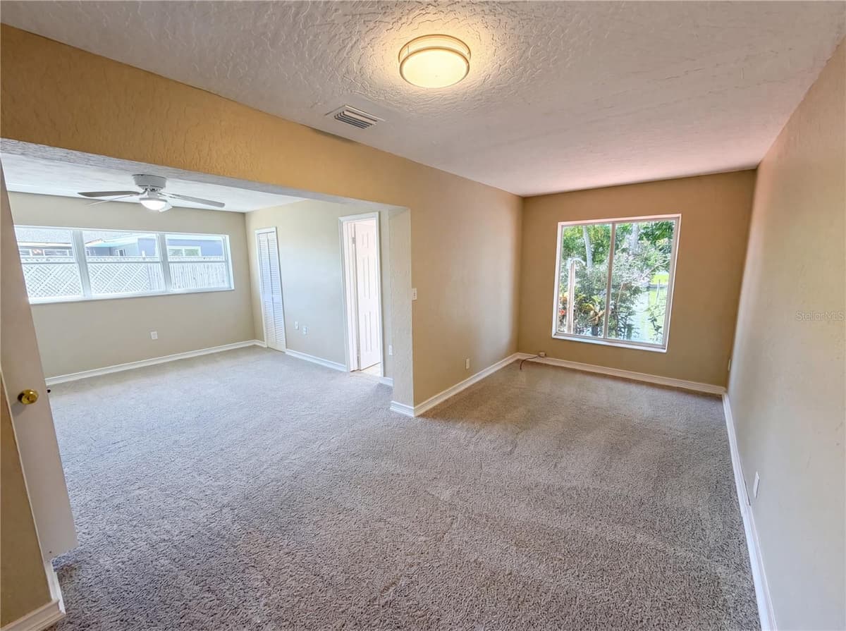 406 SKYLARK BOULEVARD — photo 15 of 35