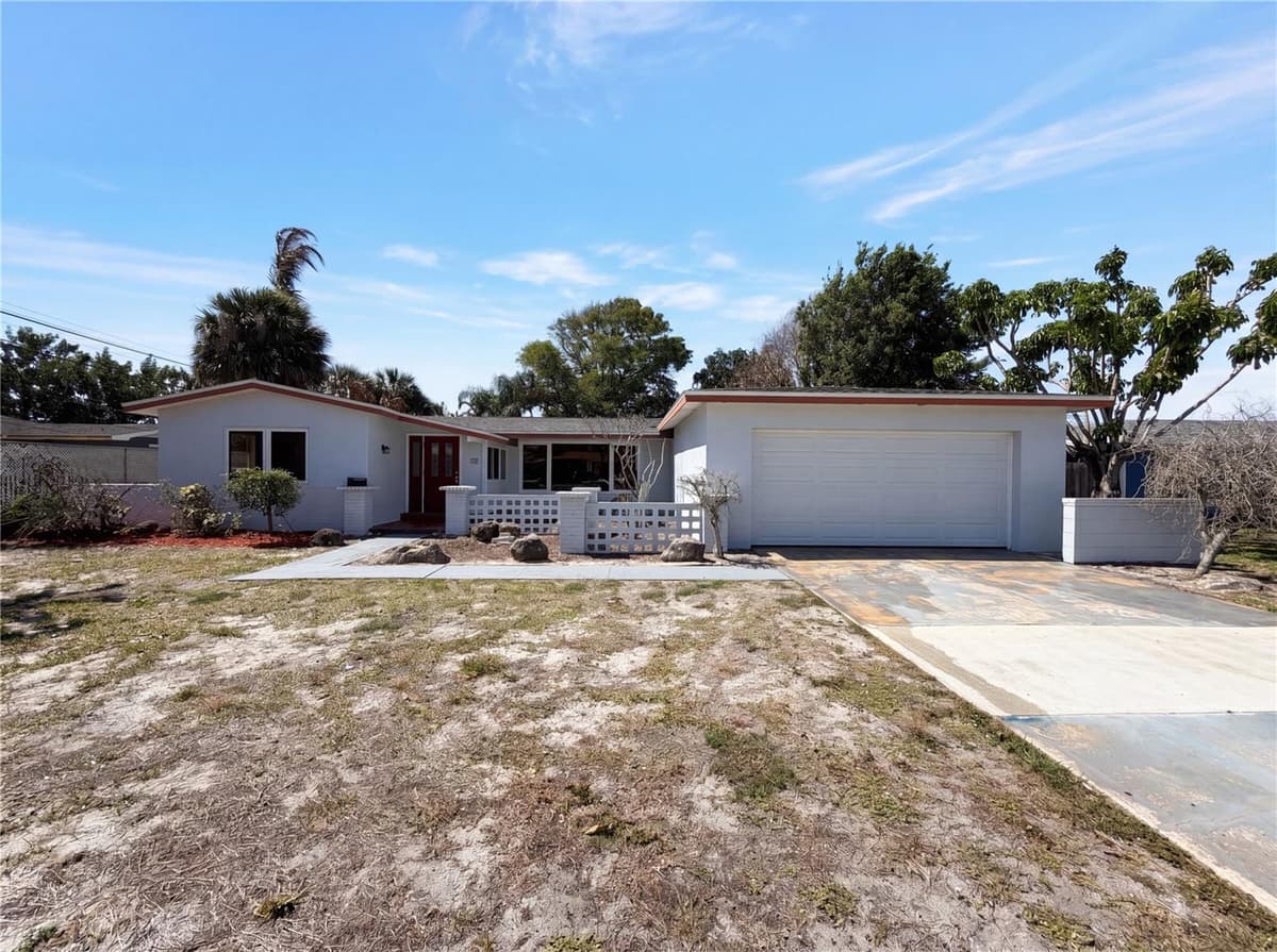 406 SKYLARK BOULEVARD — photo 1 of 35