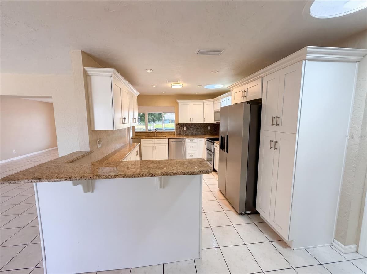 406 SKYLARK BOULEVARD — photo 17 of 35