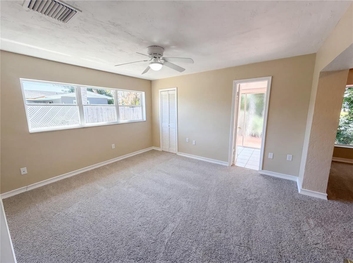 406 SKYLARK BOULEVARD — photo 14 of 35