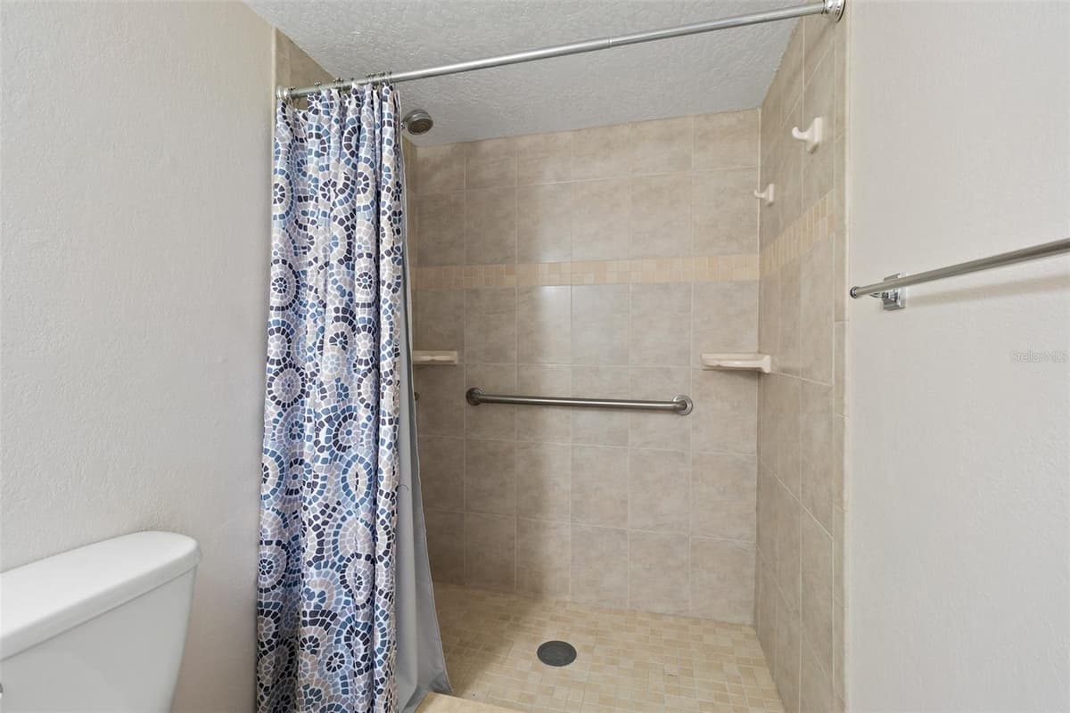 5801 ATLANTIC AVENUE — photo 22 of 39