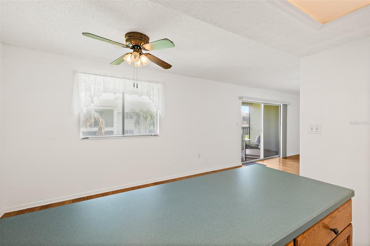 5801 ATLANTIC AVENUE — photo 11 of 39