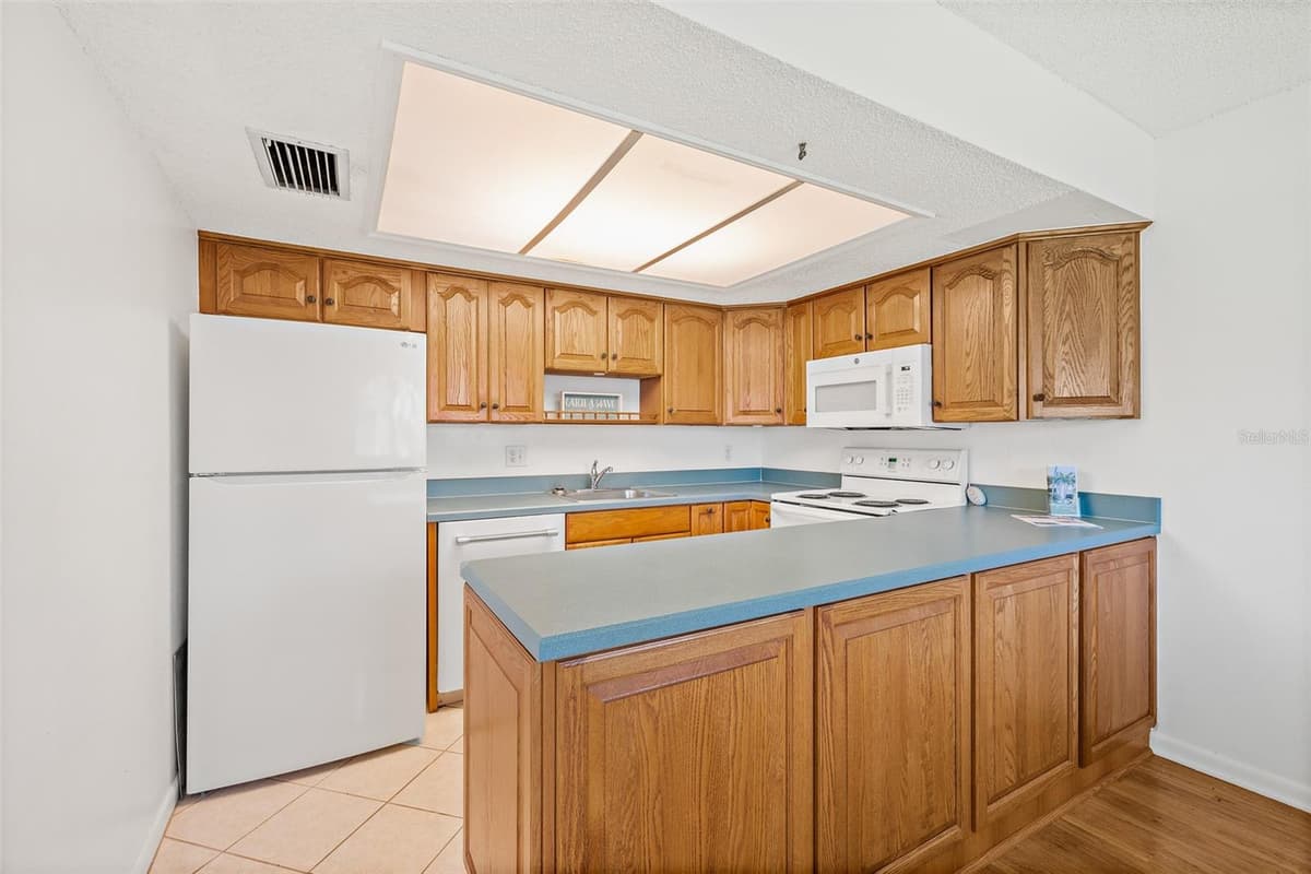5801 ATLANTIC AVENUE — photo 9 of 39