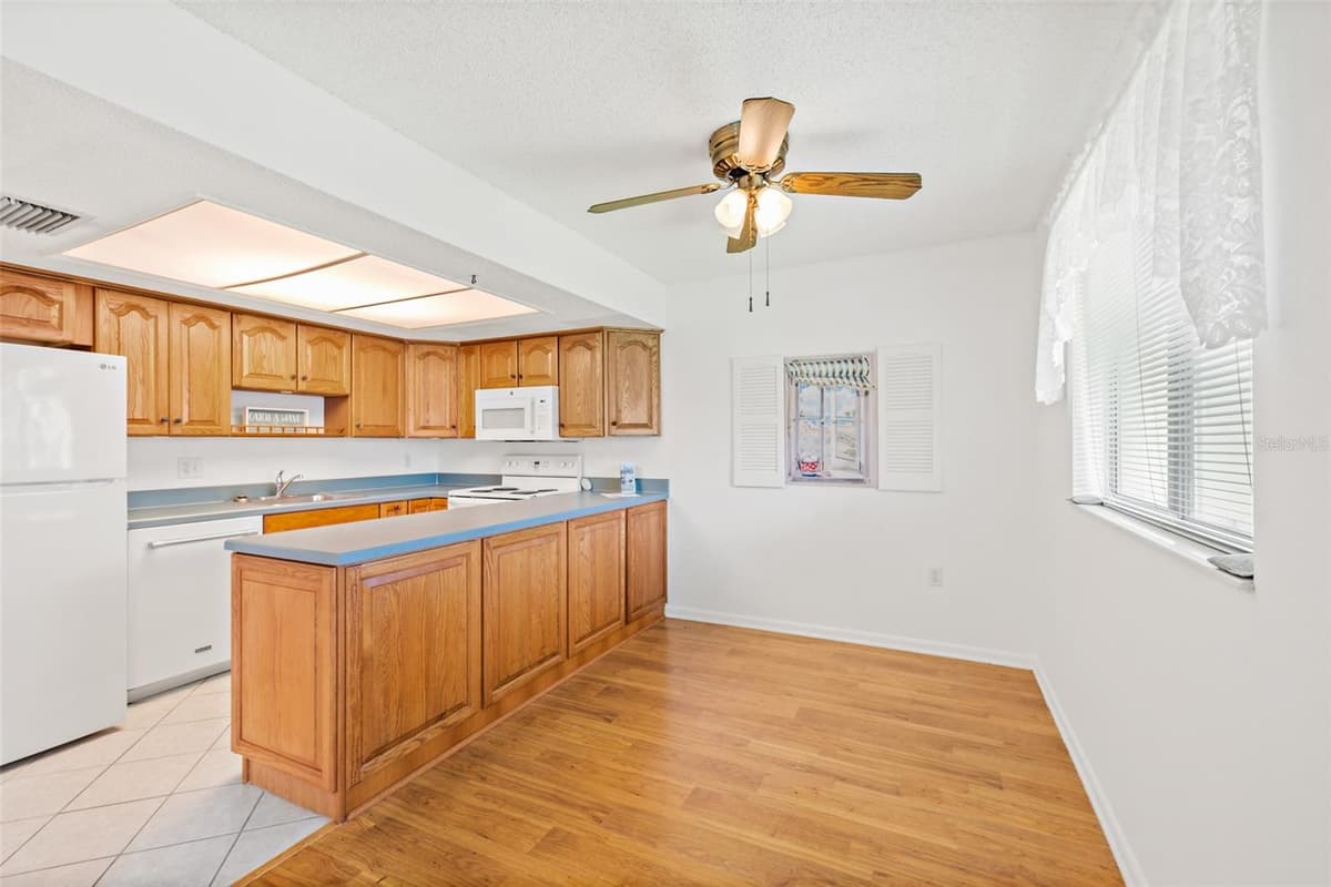 5801 ATLANTIC AVENUE — photo 12 of 39