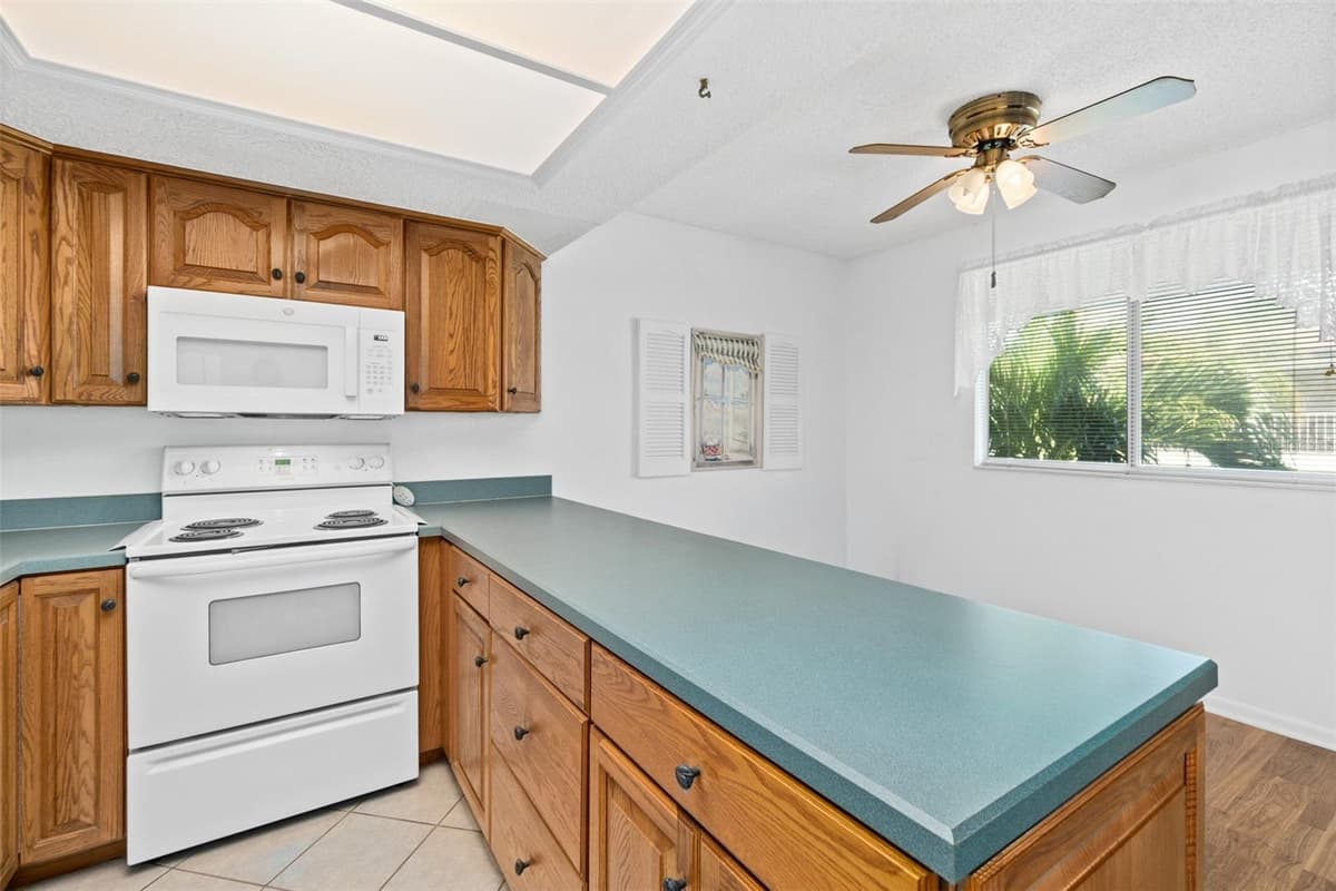 5801 ATLANTIC AVENUE — photo 10 of 39