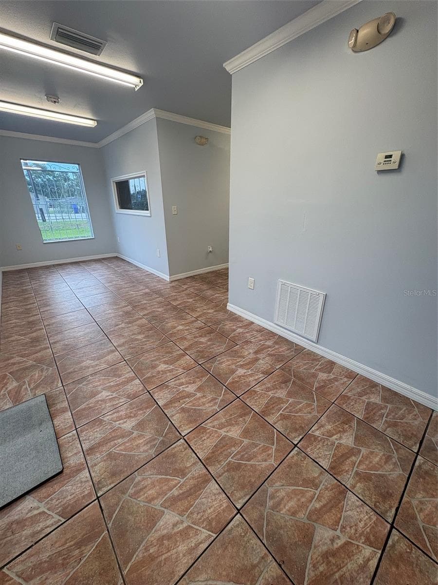 214 MEMORIAL BOULEVARD — photo 6 of 16