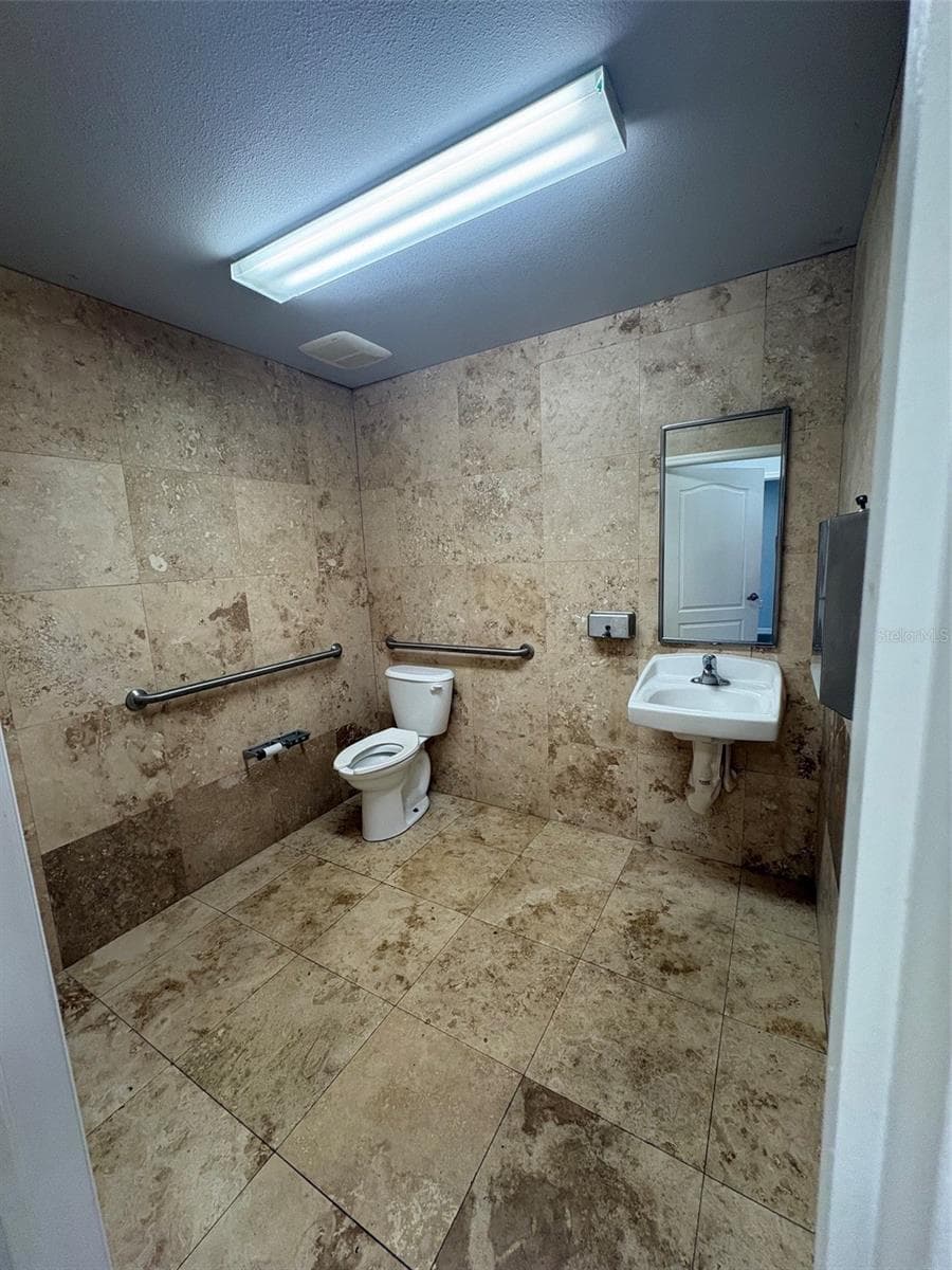 214 MEMORIAL BOULEVARD — photo 9 of 16