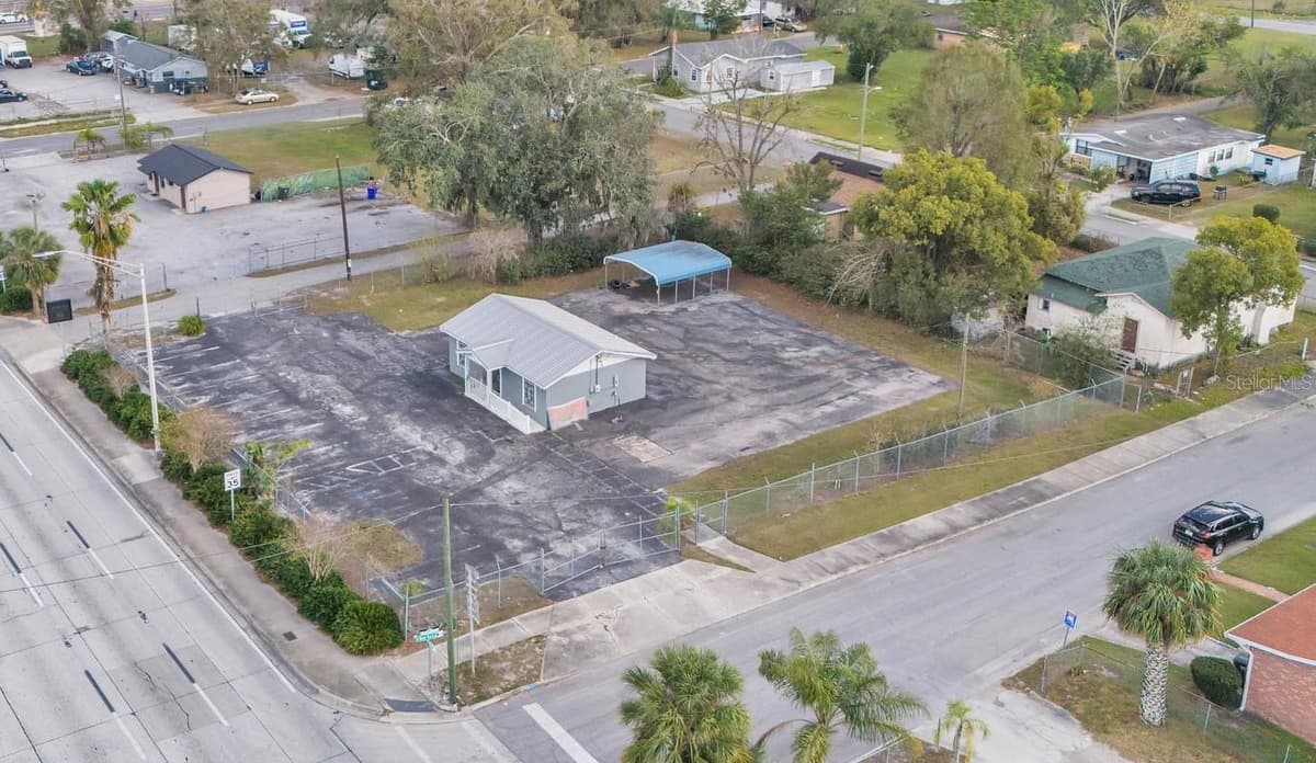 214 MEMORIAL BOULEVARD — photo 4 of 16
