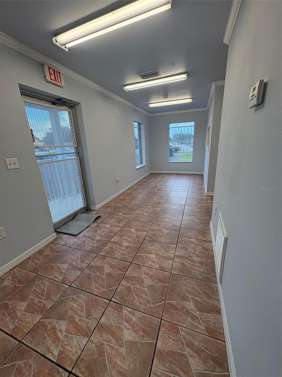 214 MEMORIAL BOULEVARD — photo 5 of 16