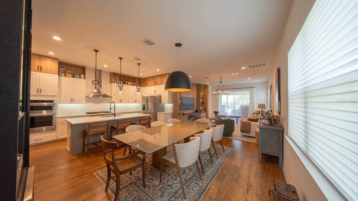 15717 VETTA DRIVE — photo 6 of 52