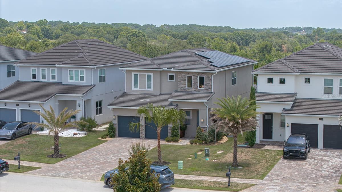 15717 VETTA DRIVE — photo 3 of 52