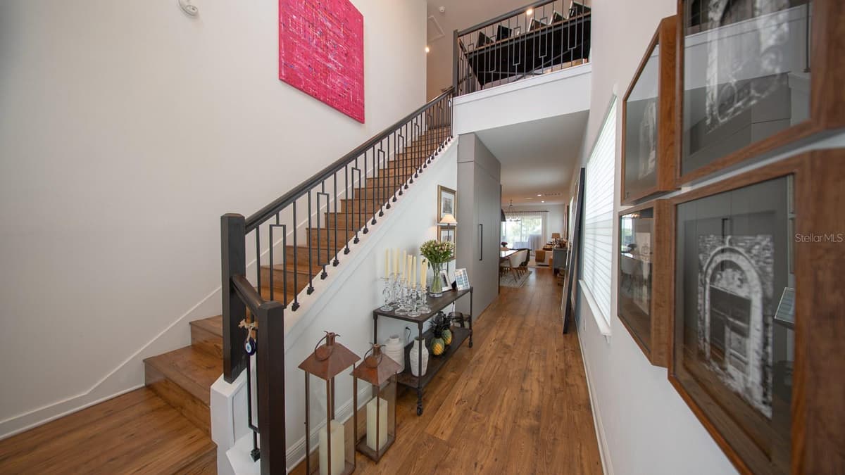 15717 VETTA DRIVE — photo 5 of 52