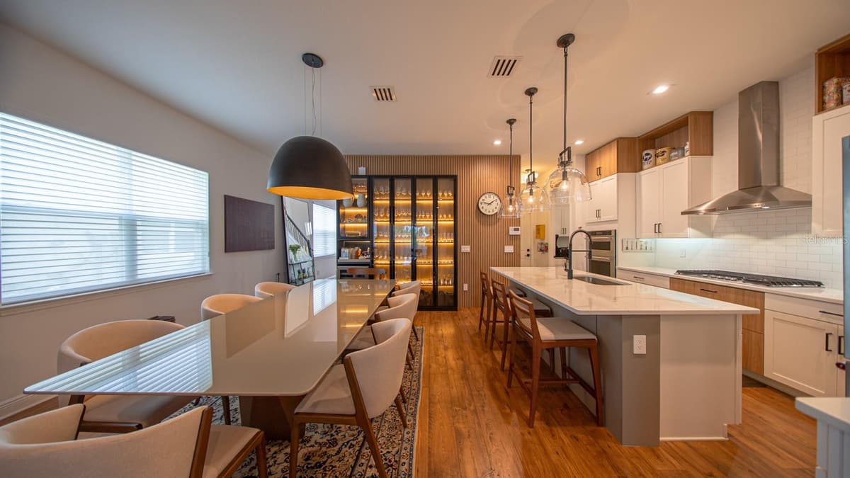 15717 VETTA DRIVE — photo 8 of 52