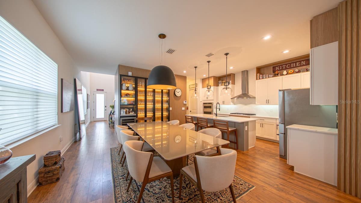 15717 VETTA DRIVE — photo 9 of 52