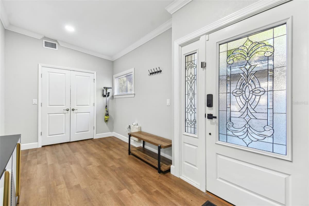 414 JOYCE AVENUE — photo 10 of 89