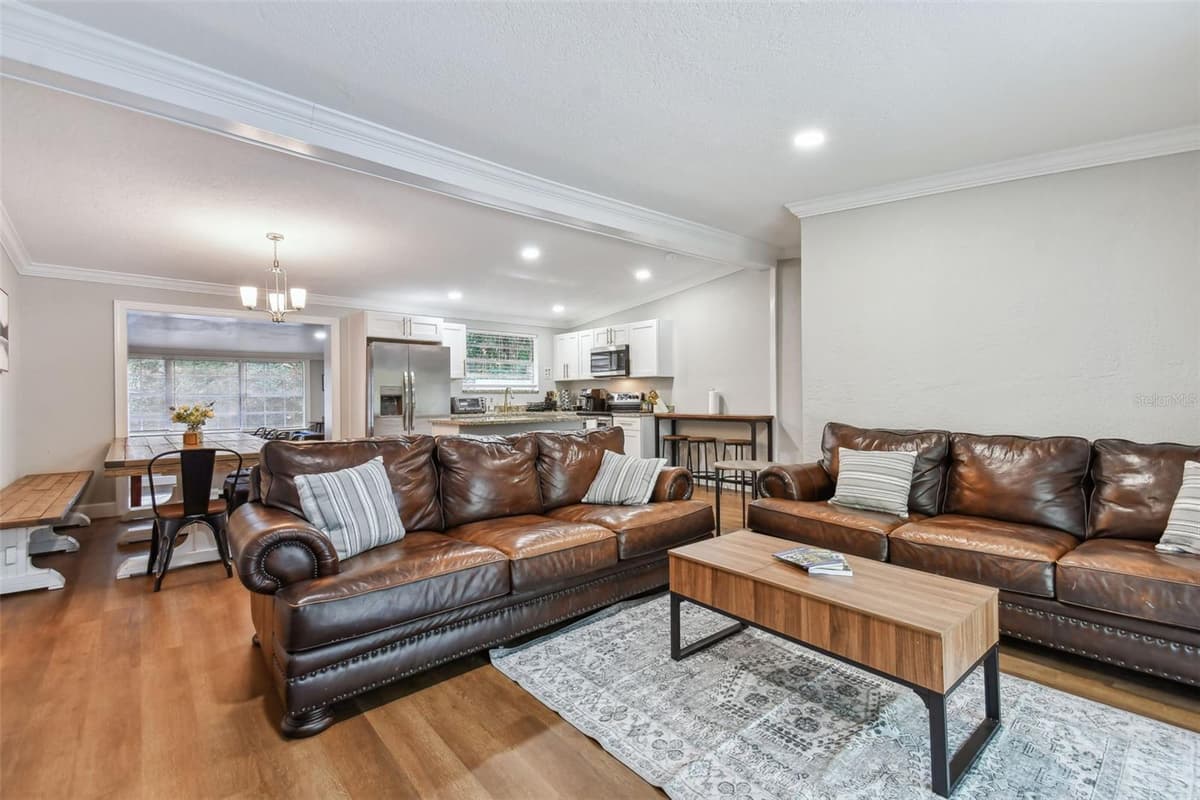 414 JOYCE AVENUE — photo 36 of 89