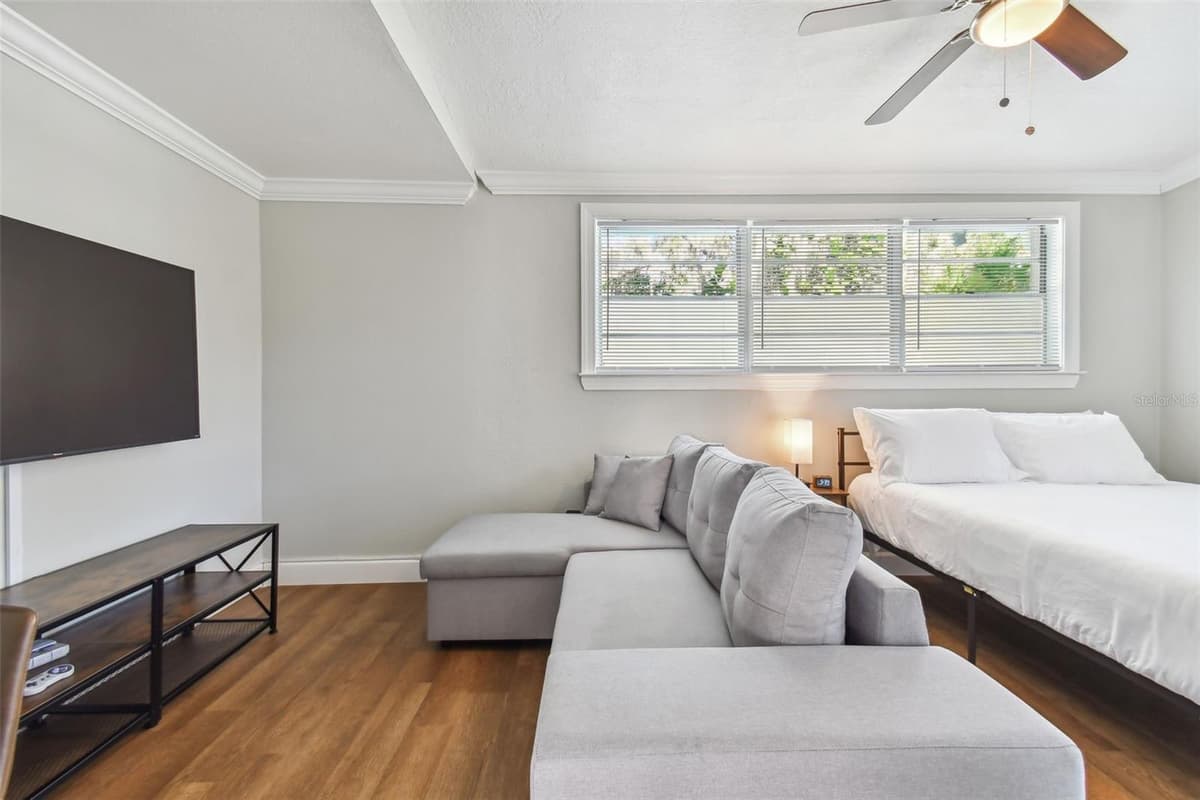 414 JOYCE AVENUE — photo 47 of 89