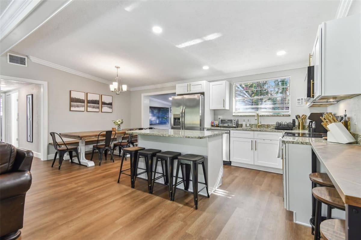 414 JOYCE AVENUE — photo 18 of 89