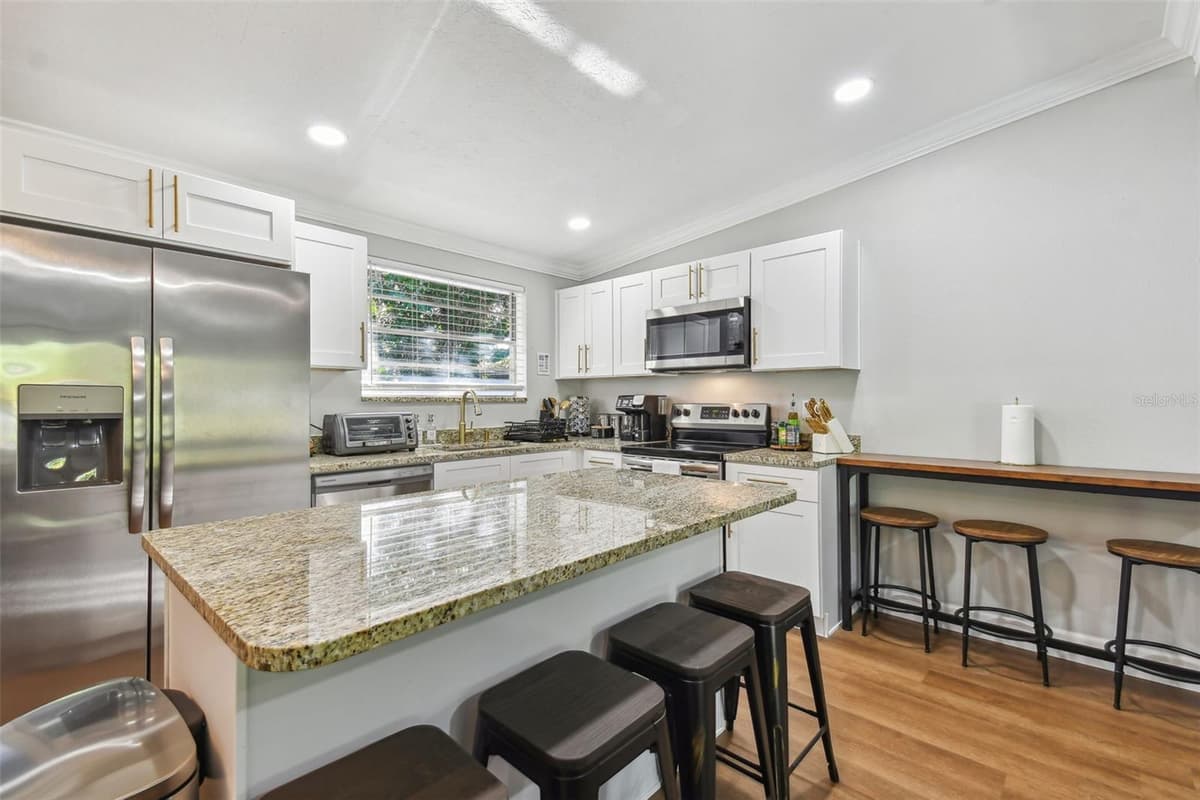 414 JOYCE AVENUE — photo 23 of 89